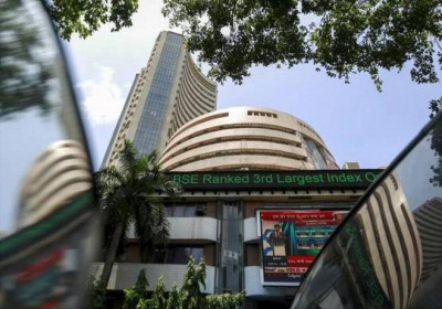 Benchmark Indian indices plunge in morning trade